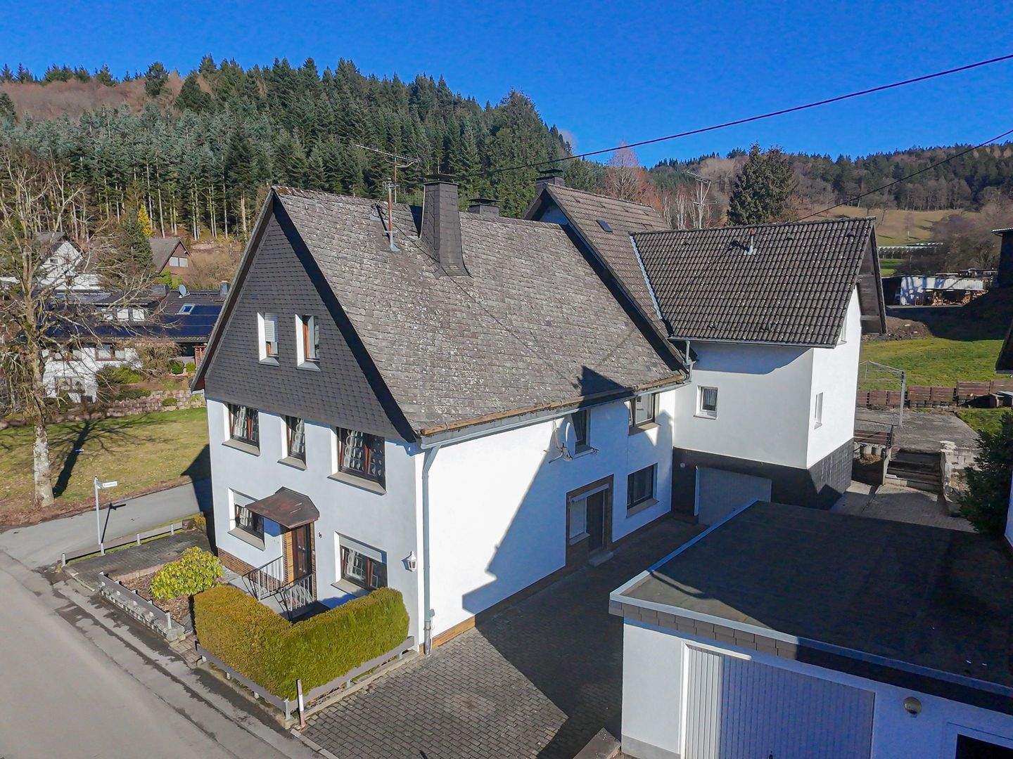 Immobilie in Kirchhundem - Zwei Immobilien. Eine außergewöhnliche Gelegenheit. - Bild 3