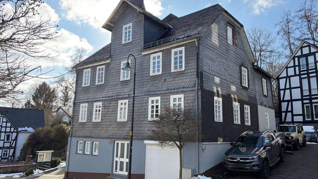 Mehrfamilienhaus zum Kauf als Kapitalanlage geeignet 399.000 € 16 Zimmer 577 m² 488 m² Grundstück Bad Berleburg 57319