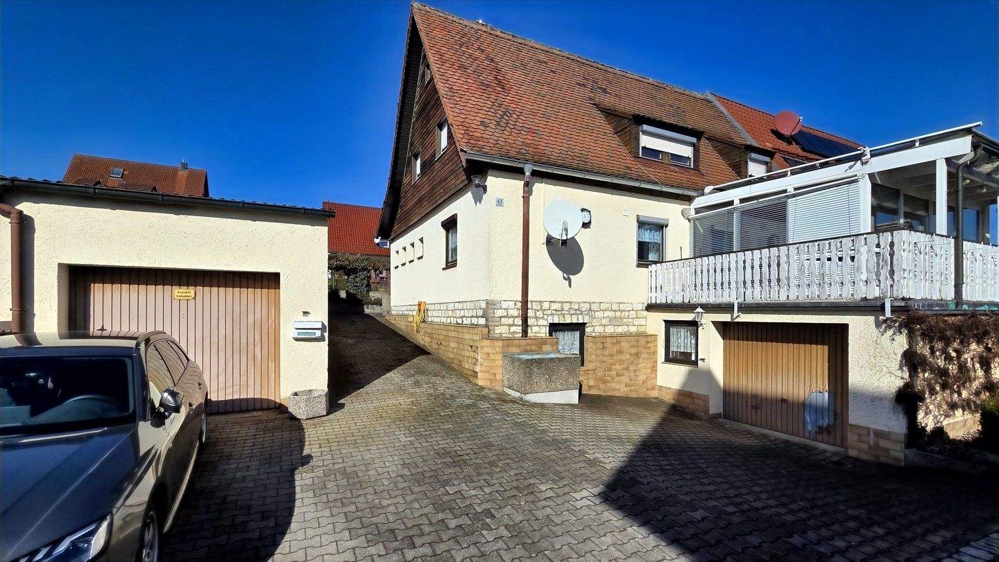 Immobilie in Teublitz - Sanierungsbedürftige Doppelhaushälfte mit zwei abgeschlossenen Wohneinheiten bietet viel Potential - Bild 1