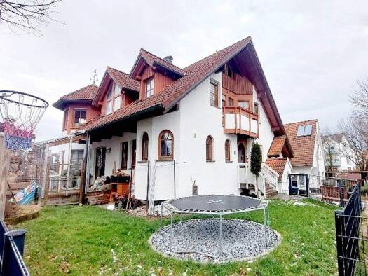 Einfamilienhaus zur Miete 2.250 € 7,5 Zimmer 230 m² 520 m² Grundstück frei ab 01.04.2026 Wangen 73117