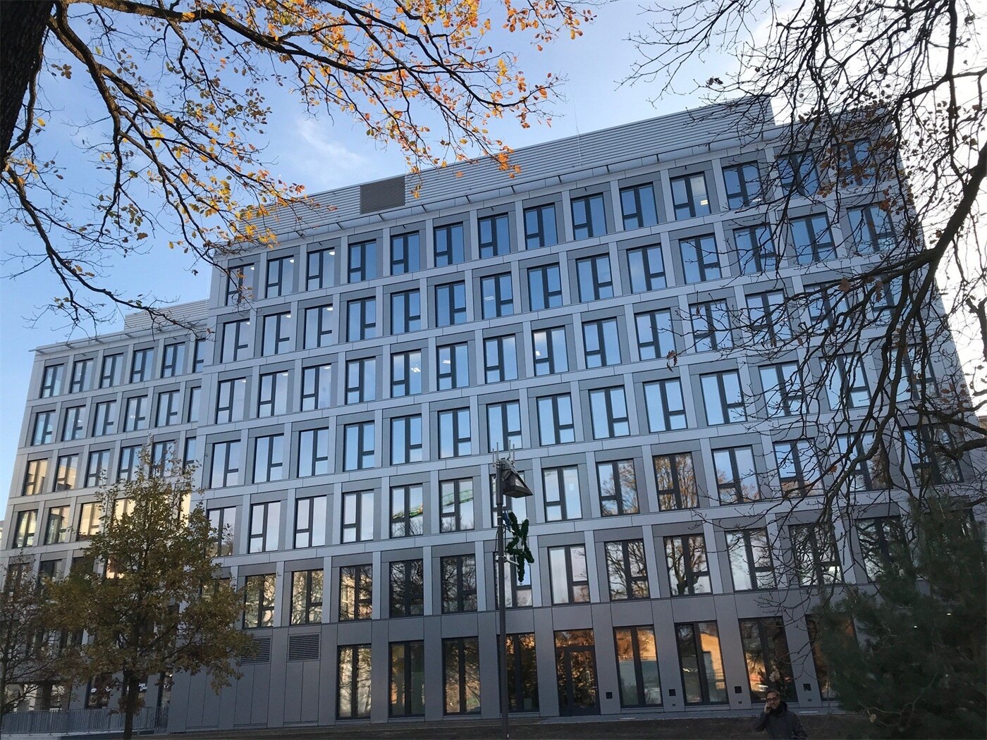 Bürofläche zur Miete 19,50 € 360 m²<br/>Bürofläche ab 360 m²<br/>Teilbarkeit Flughafen Frankfurt am Main 60549