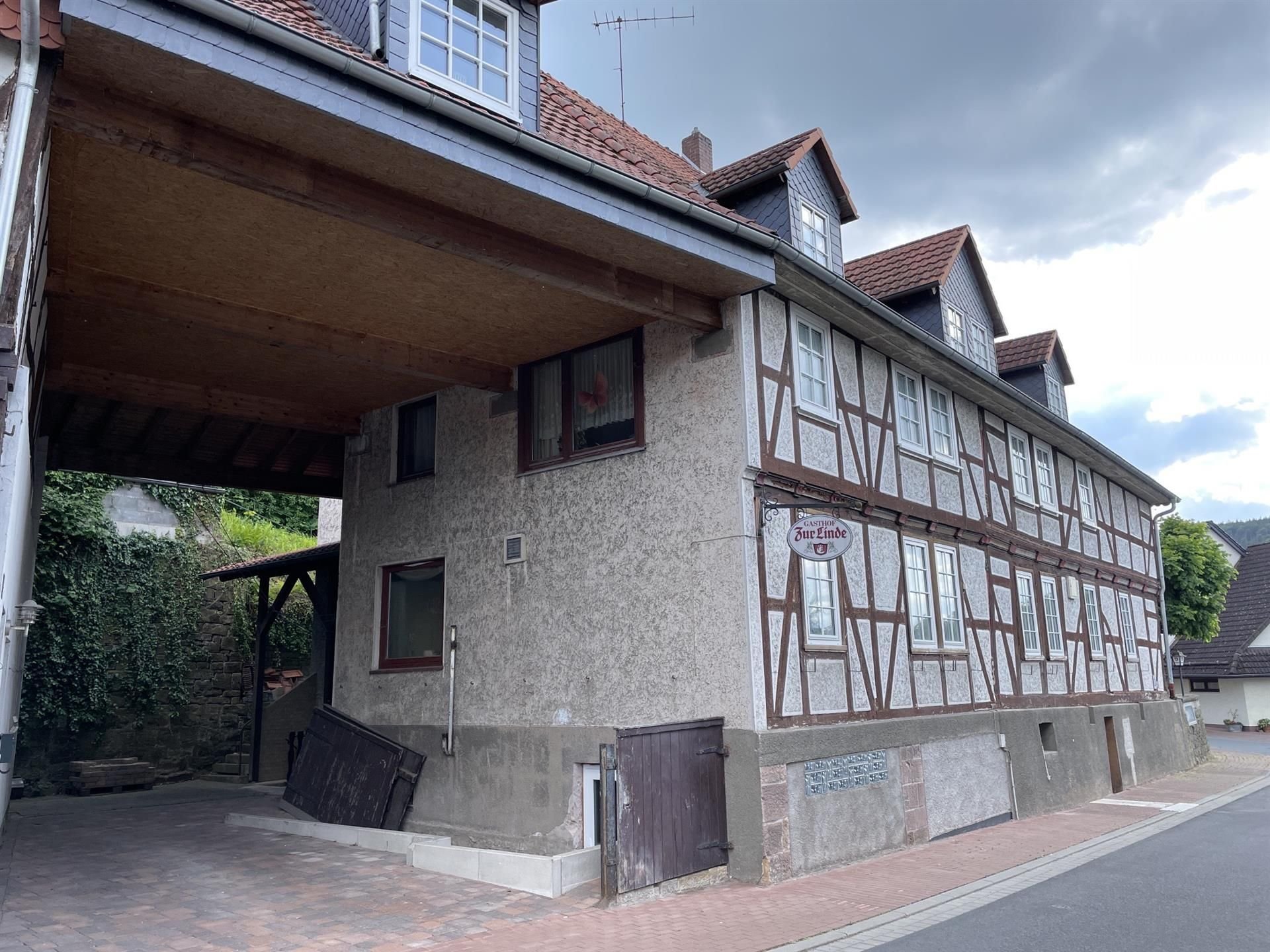 Einfamilienhaus zum Kauf 99.500 € 16 Zimmer 488 m²<br/>Wohnfläche 676 m²<br/>Grundstück Lippoldsberg Wesertal 34399