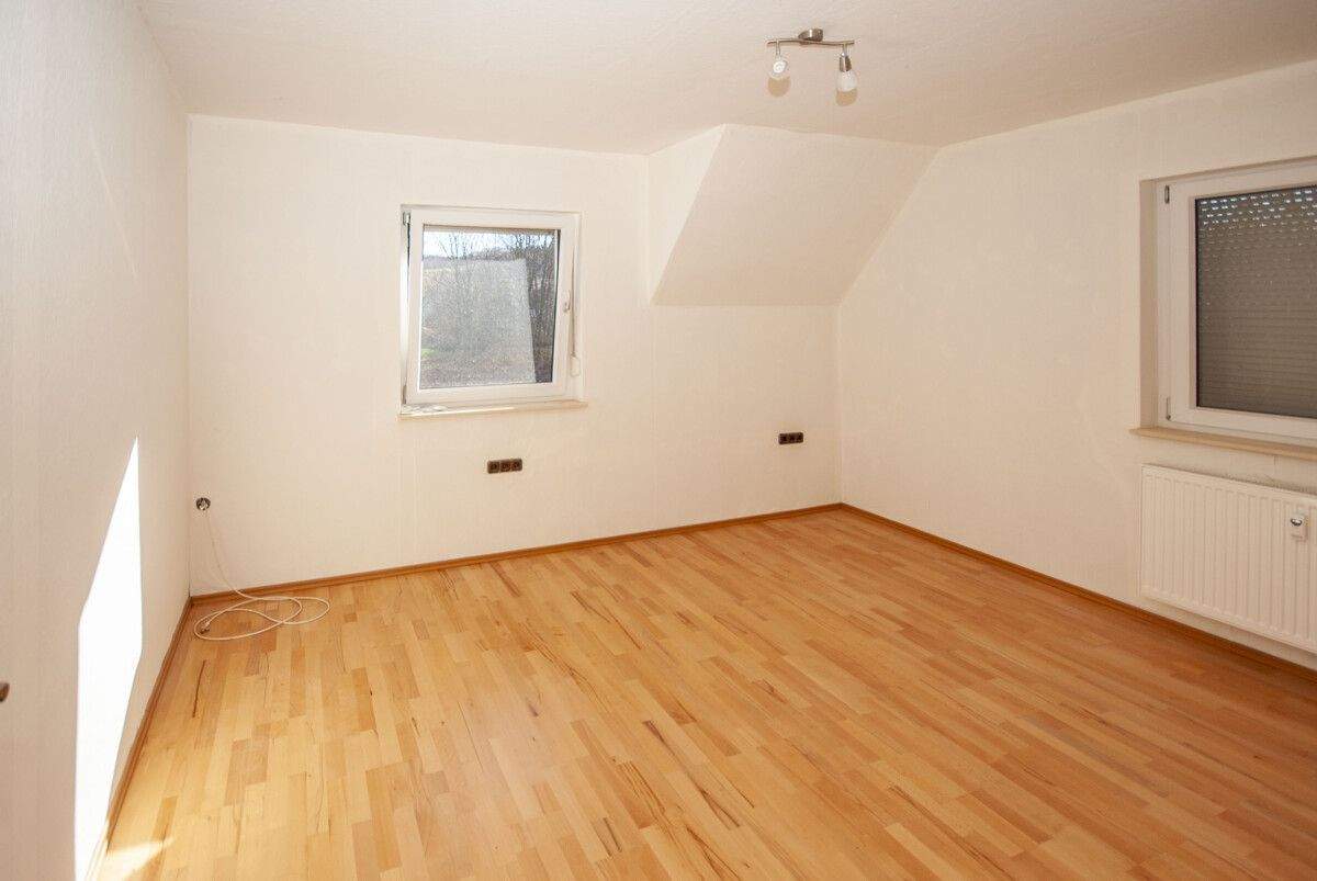 Immobilie in Bad Harzburg - Solides Zweifamilienhaus mit großzügigem Grundstück in Harlingerode - Bild 4