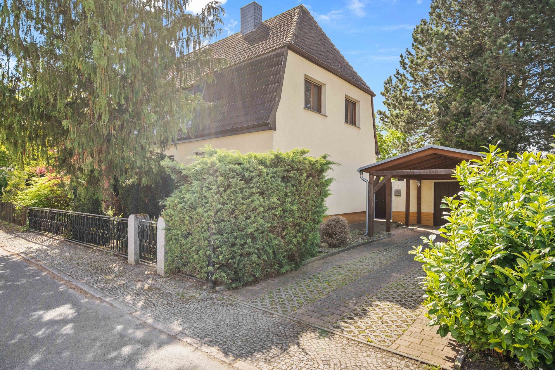 Doppelhaushälfte zum Kauf 133.000 € 5 Zimmer 130 m²<br/>Wohnfläche 426 m²<br/>Grundstück Oschersleben Oschersleben 39387