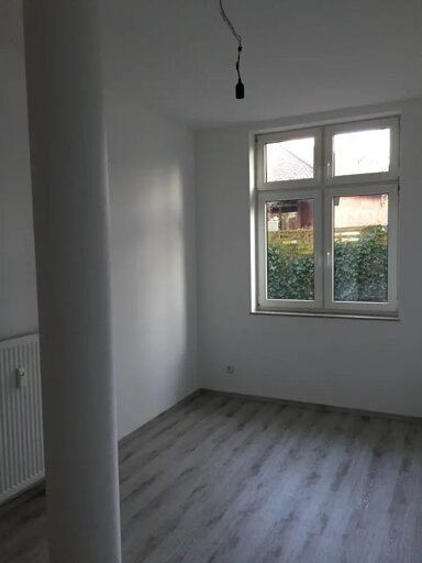 Wohnung zur Miete 700 € 2 Zimmer 77 m² frei ab sofort Dresdener Str. Hellerhof Düsseldorf 40595