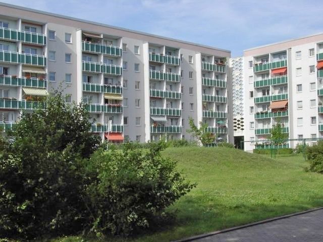 Wohnung zur Miete 360,05 € 3 Zimmer 57,2 m²<br/>Wohnfläche 2.<br/>Geschoss Johannes-R.-Becher-Straße 12 Hanns-Eisler-Platz / Kannenstieg Magdeburg, 2. Etage links 39128