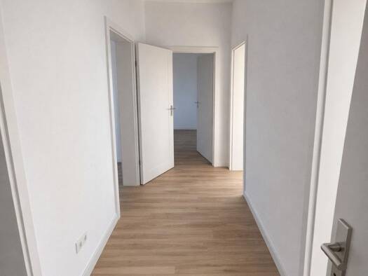 Wohnung zur Miete 600 € 3 Zimmer 75 m² Geschoss 2/3 frei ab 01.10.2026 Merseburg Merseburg 06217