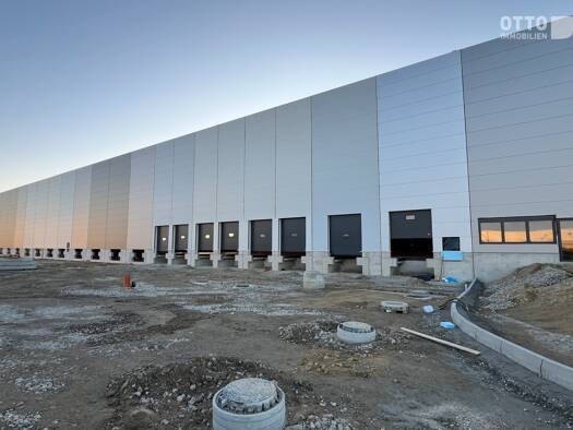 Produktionshalle zur Miete - Erstbezug provisionsfrei 17.336 m² Lagerfläche teilbar ab 3.747 m² Bernolakovo 900 27