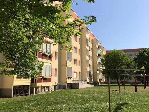 Wohnung zur Miete 227 € 2 Zimmer 50 m² 1. Geschoss frei ab sofort Bockwitzer Straße 2 Borna Borna 04552