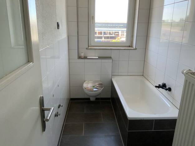 Wohnung zur Miete 411 € 4 Zimmer 67,5 m² 3. Geschoss frei ab 01.10.2026 Hans-Weigel-Straße 5 b Engelsdorf Ost 04319