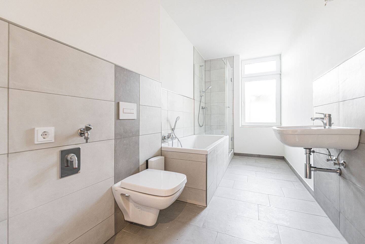 Mit Balkon & Wannenbad: 2,5-Zimmer-Wohnung in denkmalgeschütztem Altbau – Wiederitzscher Straße 25, 4155 Leipzig – Vorschaubild 4