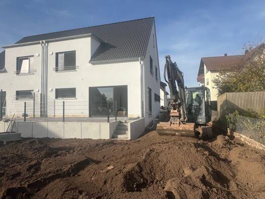 Haus zur Miete 2.080 € 5 Zimmer 146 m² 383,5 m² Grundstück frei ab sofort Neunkirchen Neunkirchen a.Brand 91077