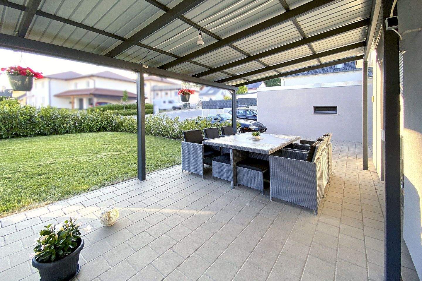 Immobilie in Neufahrn in Niederbayern - KFW 55 Niedrigenergiehaus: neuwertig, modern und preislich wirklich fair - Bild 3