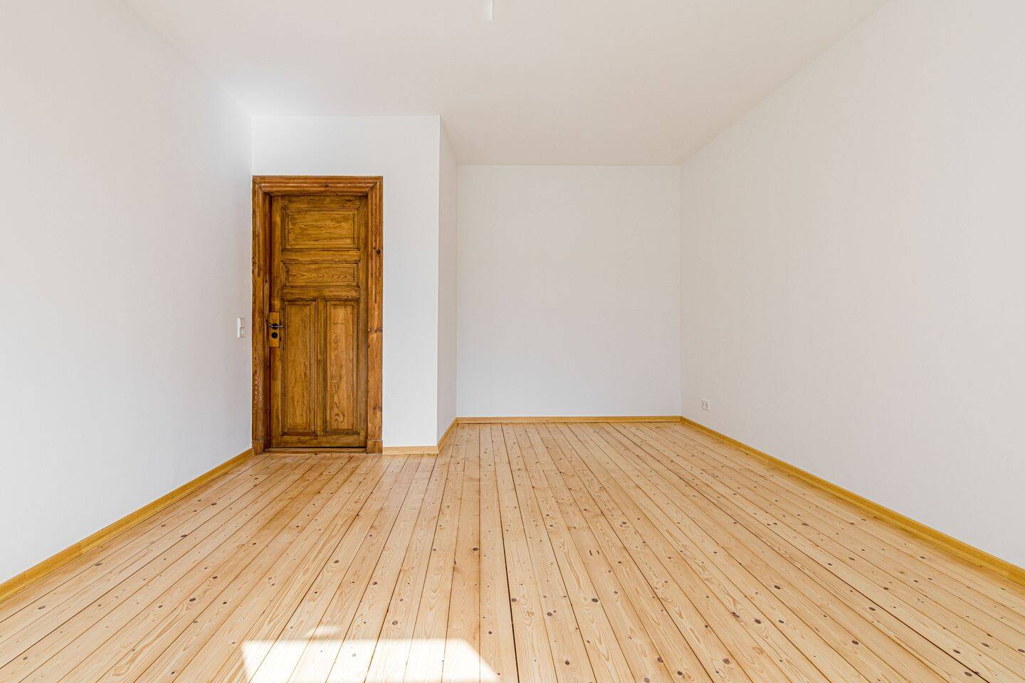 Viel Licht & Platz: 2-Zimmer-Altbauwohnung mit Ost-Balkon – Comeniusstraße 24, 4315 Leipzig – Vorschaubild 3