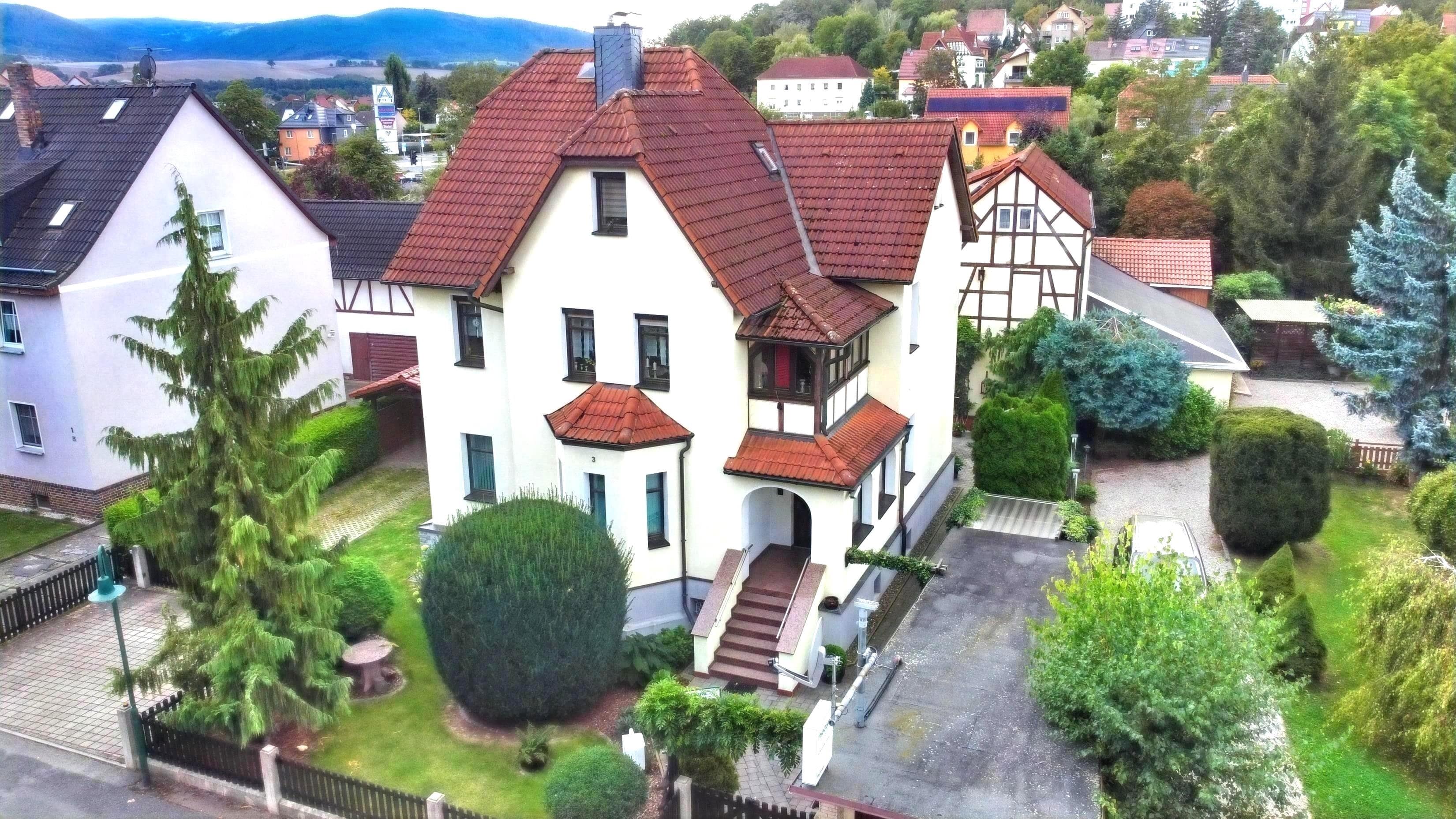 Mehrfamilienhaus zum Kauf 475.000 € 20 Zimmer 142 m²<br/>Wohnfläche 1.236 m²<br/>Grundstück 01.01.2025<br/>Verfügbarkeit Schwarza Rudolstadt 07407