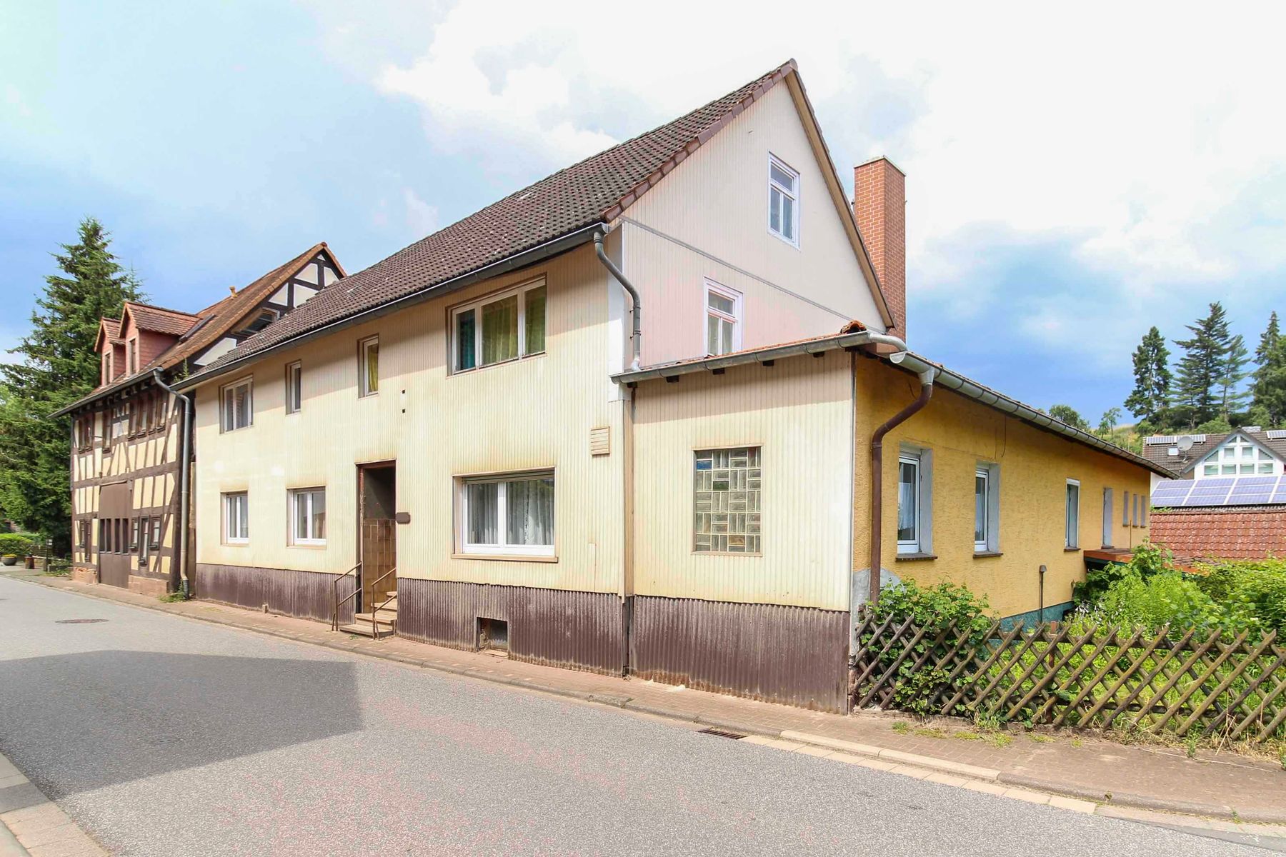 Immobilie zum Kauf als Kapitalanlage geeignet 169.000 € 7 Zimmer 226 m²<br/>Fläche 625 m²<br/>Grundstück Amönau Wetter (Hessen) 35083