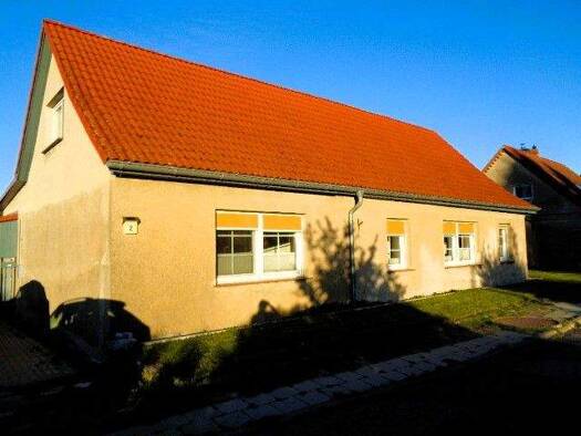 Einfamilienhaus zum Kauf 215.000 € 9 Zimmer 198,3 m² 2.135 m² Grundstück Groß Roge 17166