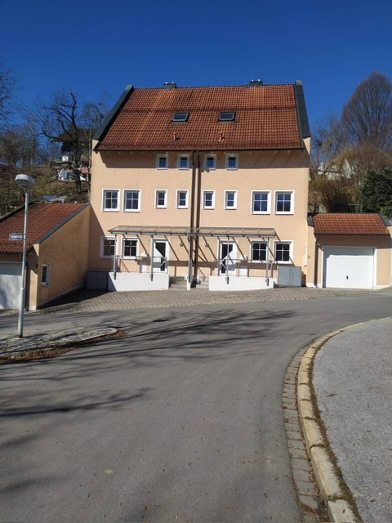 Doppelhaushälfte zur Miete 1.300 € 5 Zimmer 170 m² frei ab sofort Deggendorf Deggendorf 94469
