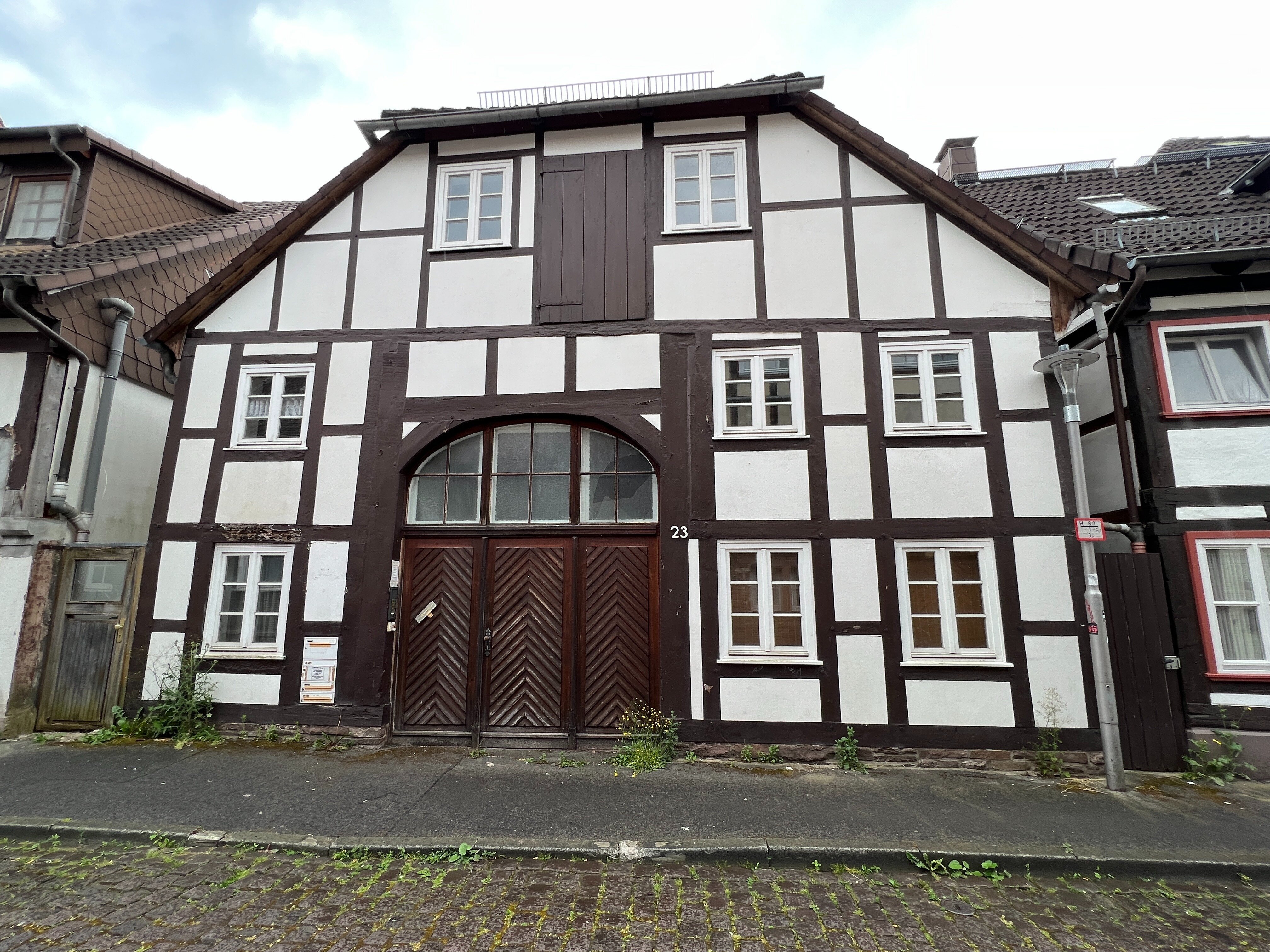 Mehrfamilienhaus zum Kauf 195.000 € 15 Zimmer 560 m²<br/>Wohnfläche 570 m²<br/>Grundstück Grabenstraße 23 Kernstadt Holzminden 37603