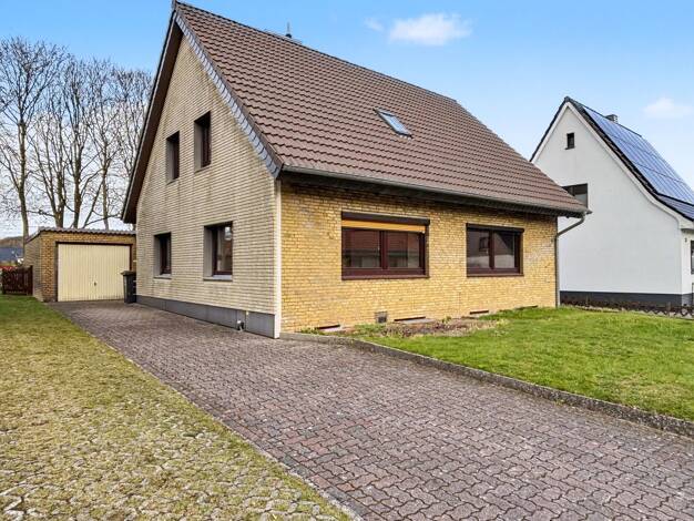 Einfamilienhaus zum Kauf 249.000 € 5 Zimmer 115 m² 800 m² Grundstück Schleswig 24837