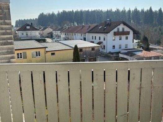 Wohnung zur Miete 650 € 2 Zimmer 65 m² frei ab sofort Traunsteiner Str. 1 Traunreut Traunreut  83301