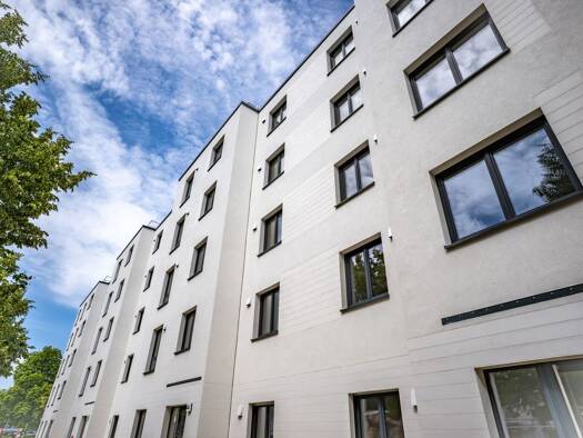 Wohnung zur Miete - Erstbezug nur mit Wohnberechtigungsschein 515 € 3 Zimmer 73,6 m² 2. Geschoss frei ab 16.11.2026 Konrad-Wolf-Straße 42 Alt-Hohenschönhausen Lichtenberg 13055