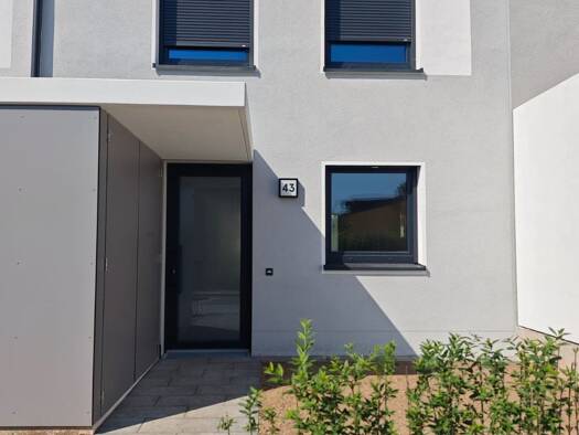 Reihenhaus zur Miete 1.990 € 4 Zimmer 120 m² 212 m² Grundstück frei ab sofort St Leonhard Nürnberg 90439