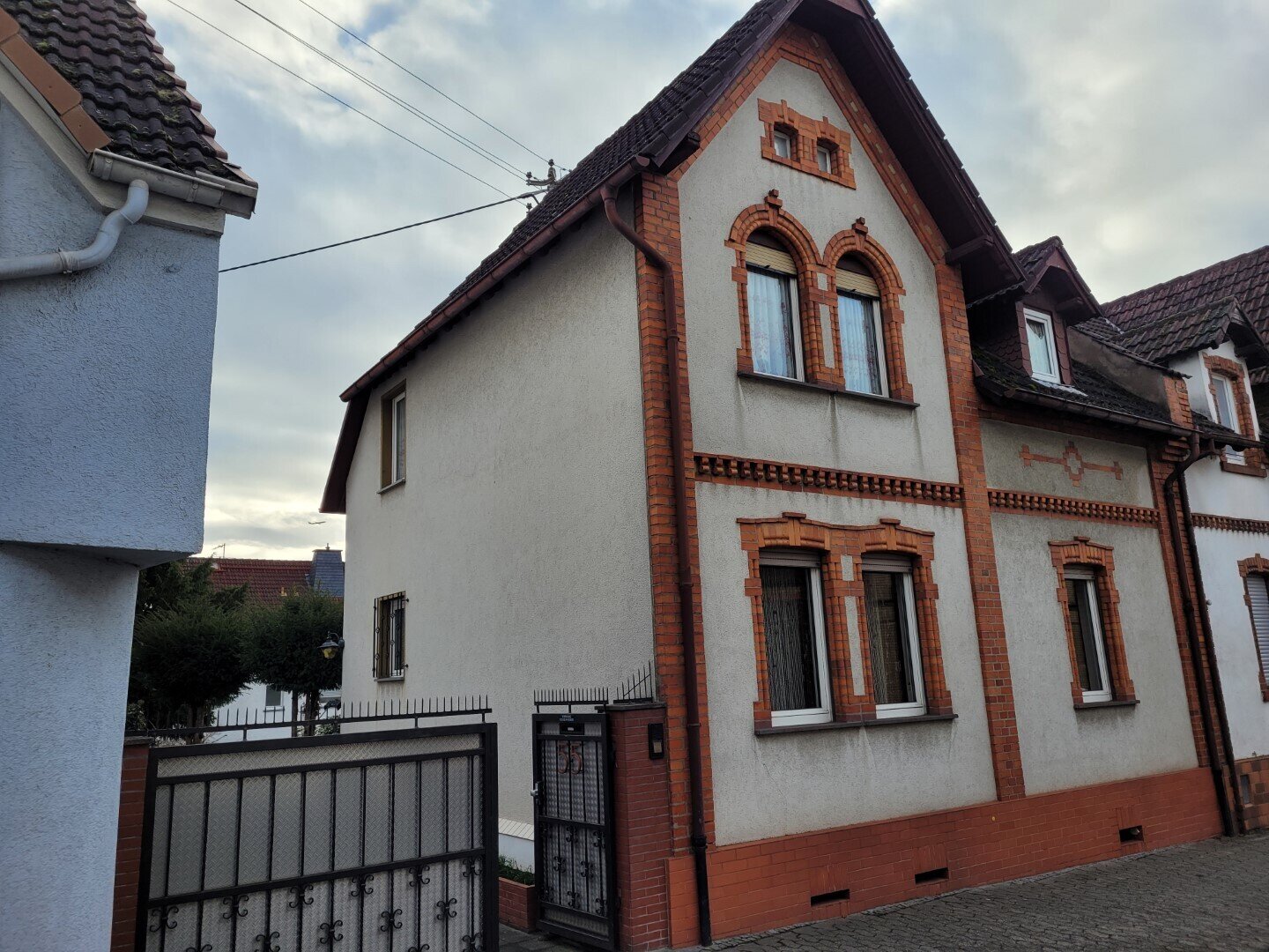 Haus zum Kauf 540.000 € 6 Zimmer 104 m²<br/>Wohnfläche 581 m²<br/>Grundstück 01.05.2025<br/>Verfügbarkeit Diedenbergen Hofheim am Taunus 65719