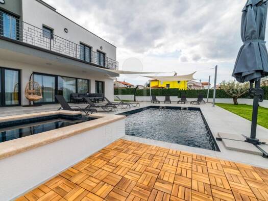 Villa zum Kauf 845.000 € 5 Zimmer 204 m² 592 m² Grundstück Poreč