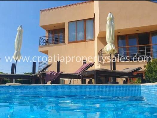Villa zum Kauf 750.000 € 4 Zimmer 222 m² 523 m² Grundstück Supetar 21400
