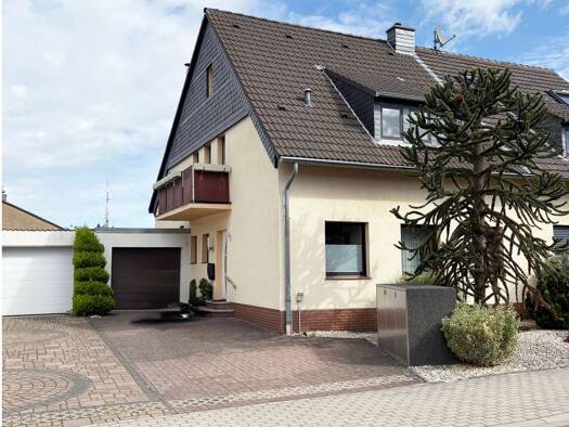 Doppelhaushälfte zum Kauf 695.000 € 4 Zimmer 165 m² 421 m² Grundstück frei ab 01.11.2026 Am Sportplatz 43 Baumberg Monheim am Rhein 40789