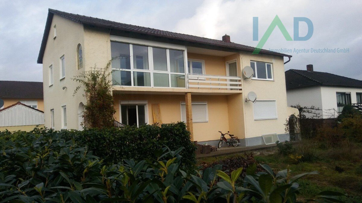 Mehrfamilienhaus zum Kauf 309.000 € 8 Zimmer 200 m²<br/>Wohnfläche 450 m²<br/>Grundstück Plattling Plattling 94447