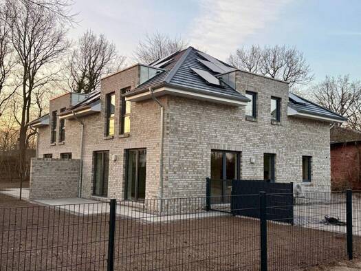 Doppelhaushälfte zur Miete - Erstbezug 2.600 € 5 Zimmer 136,3 m² frei ab 01.02.2026 Am Bronzehügel 59 Poppenbüttel Hamburg 22399