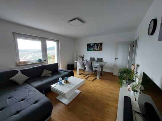 Wohnung zur Miete 700 € 3 Zimmer 87 m² Geschoss 1/1 frei ab sofort Bergstraße 12 Nüdlingen 97720