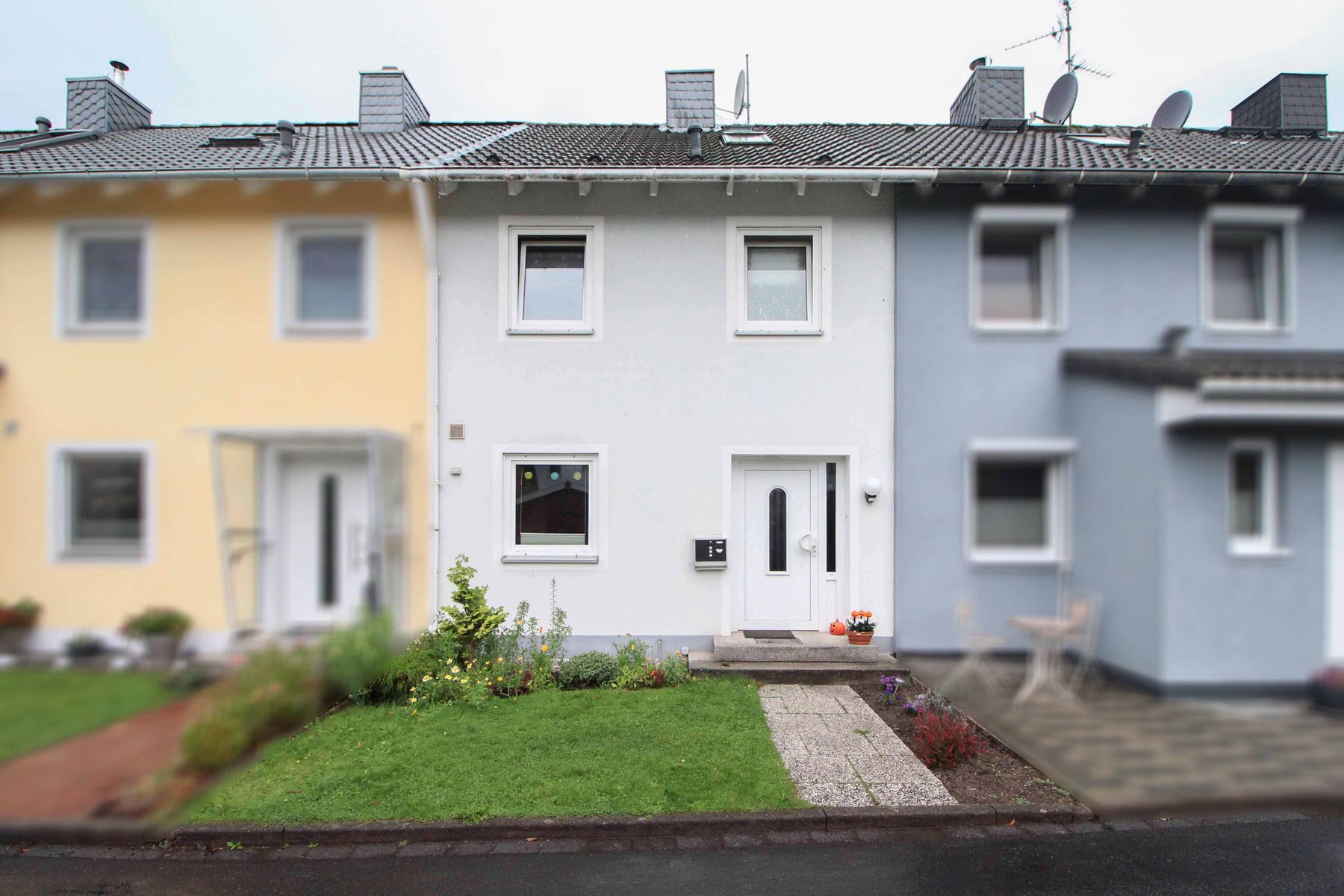 Reihenmittelhaus zum Kauf 200.000 € 3 Zimmer 87,1 m²<br/>Wohnfläche 228,1 m²<br/>Grundstück Alt-Kücknitz / Dummersdorf / Roter Hahn Lübeck 23569