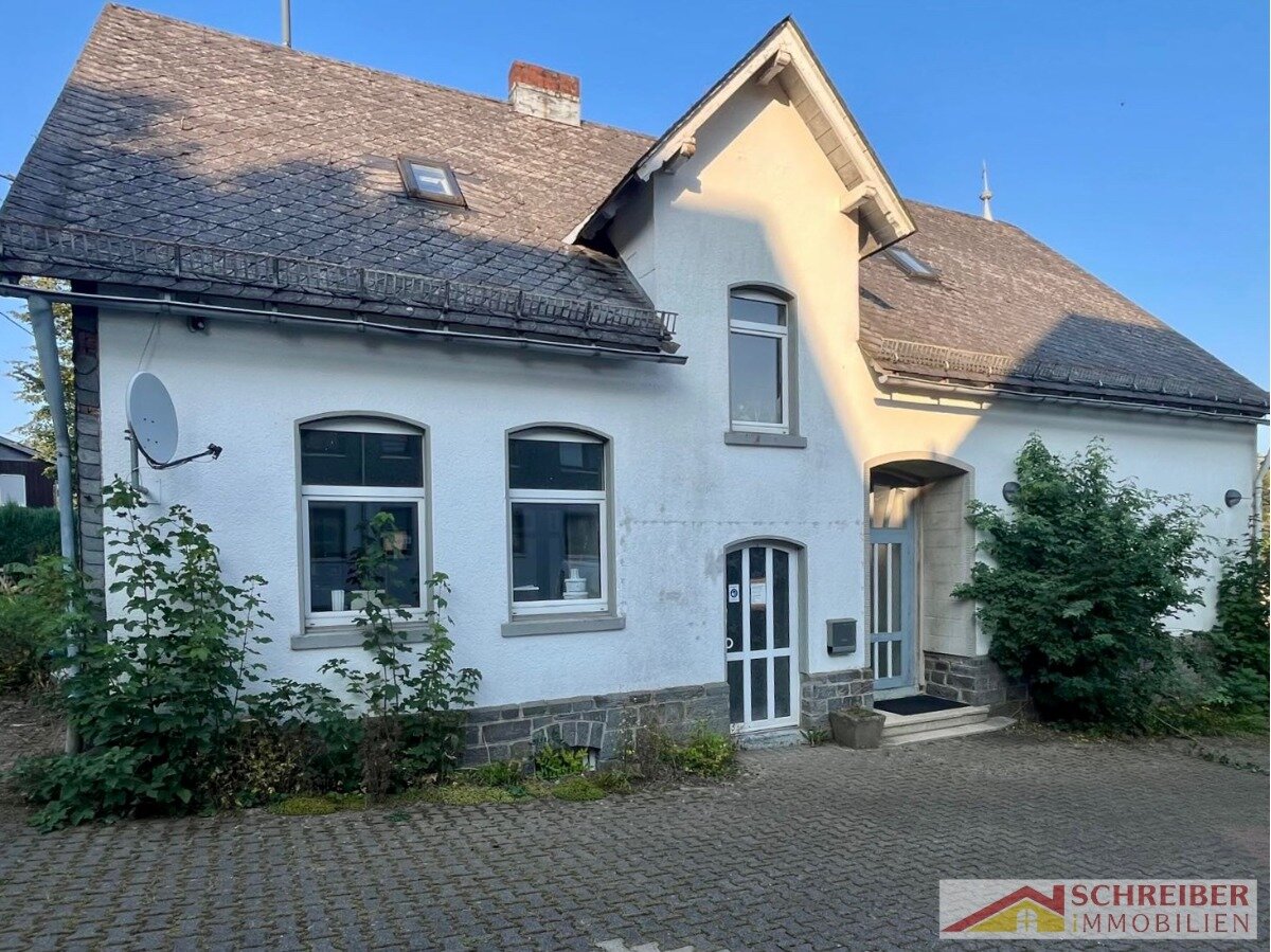 Einfamilienhaus zum Kauf 315.000 € 9 Zimmer 190 m²<br/>Wohnfläche 1.038 m²<br/>Grundstück Sassenhausen Bad Berleburg 57319