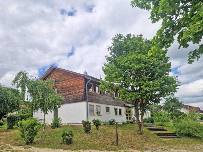 Mehrfamilienhaus zum Kauf provisionsfrei 495.000 € 4 Zimmer 320 m² 900 m² Grundstück Brühlstraße 54 Kirchheim Kirchheim am Ries 73467