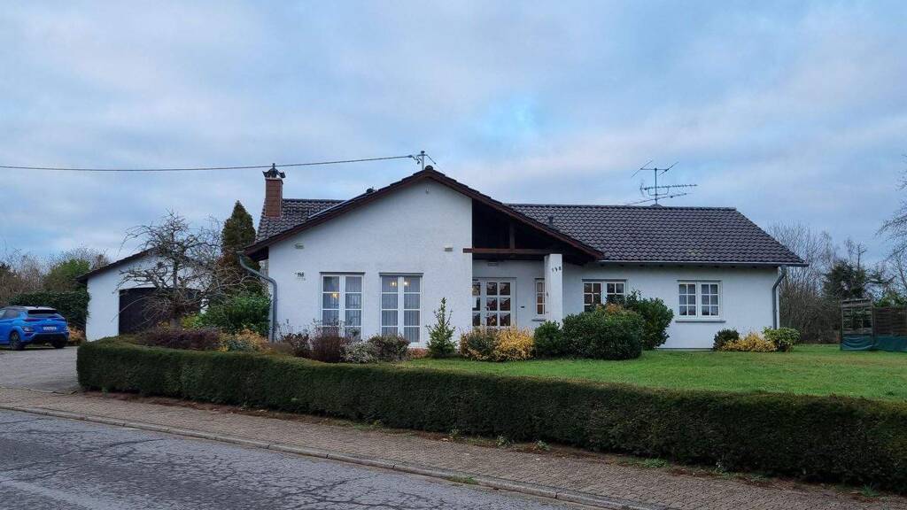 Einfamilienhaus zur Miete 1.250 € 121 m² 2.270 m² Grundstück Ludweiler Völklingen / Ludweiler 66333