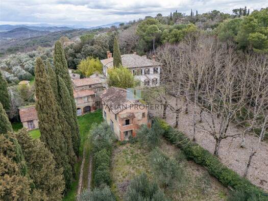 Haus zum Kauf 1.400.000 € 1.900 m² 660.000 m² Grundstück Piegaro 06066