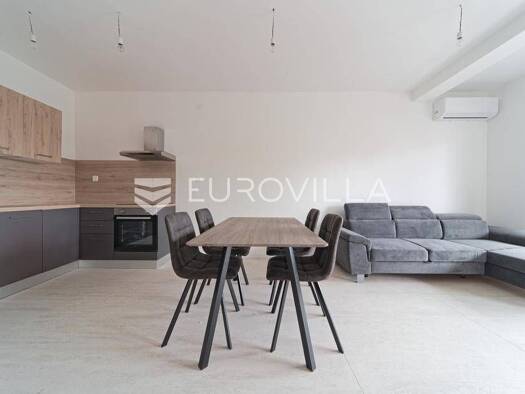 Wohnung zur Miete 1.200 € 3 Zimmer 96 m² 1. Geschoss Novi Grad Osijek