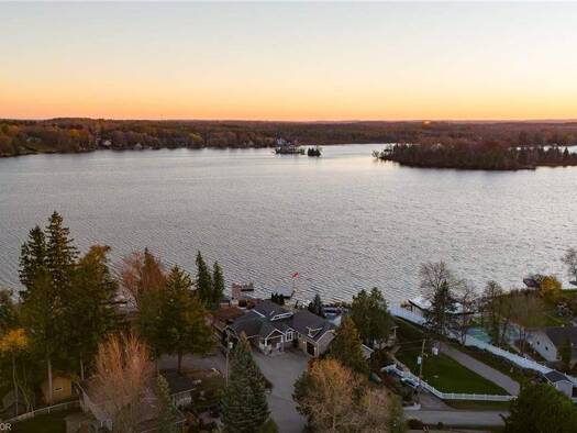 Einfamilienhaus zum Kauf 1.951.495 € 4 Zimmer 241 m² 1.011 m² Grundstück 9 Lake Avenue Puslinch N3C2V4