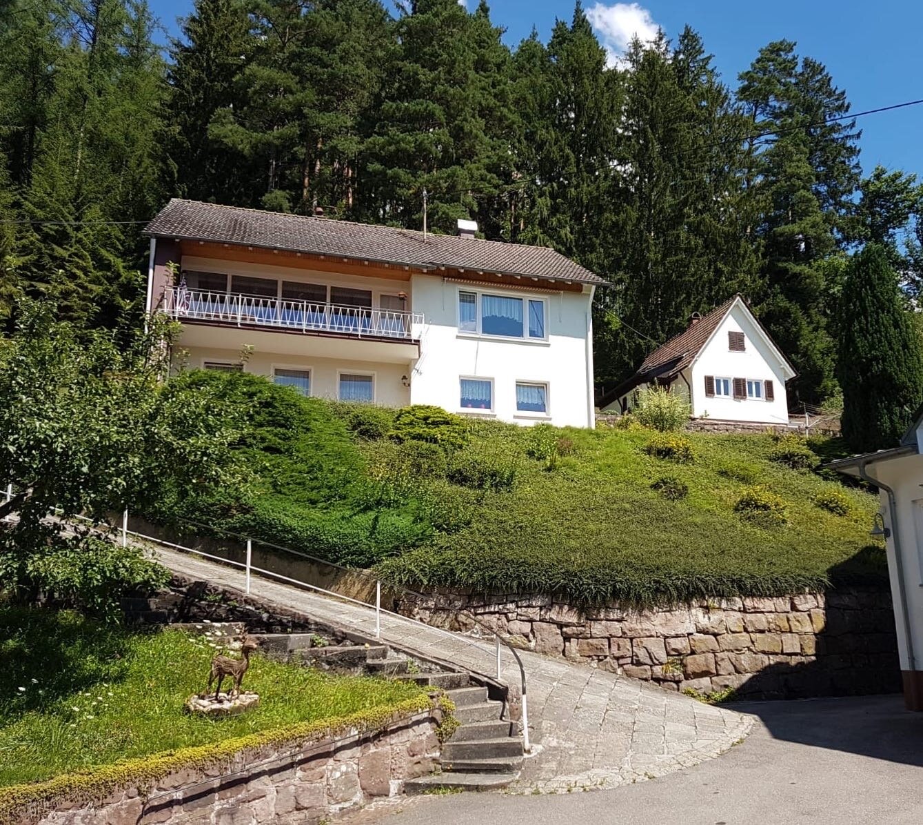 Einfamilienhaus zur Miete 1.700 € 7,5 Zimmer 235 m²<br/>Wohnfläche 01.12.2024<br/>Verfügbarkeit Am Paradiesberg 15 Schramberg Schramberg 78713