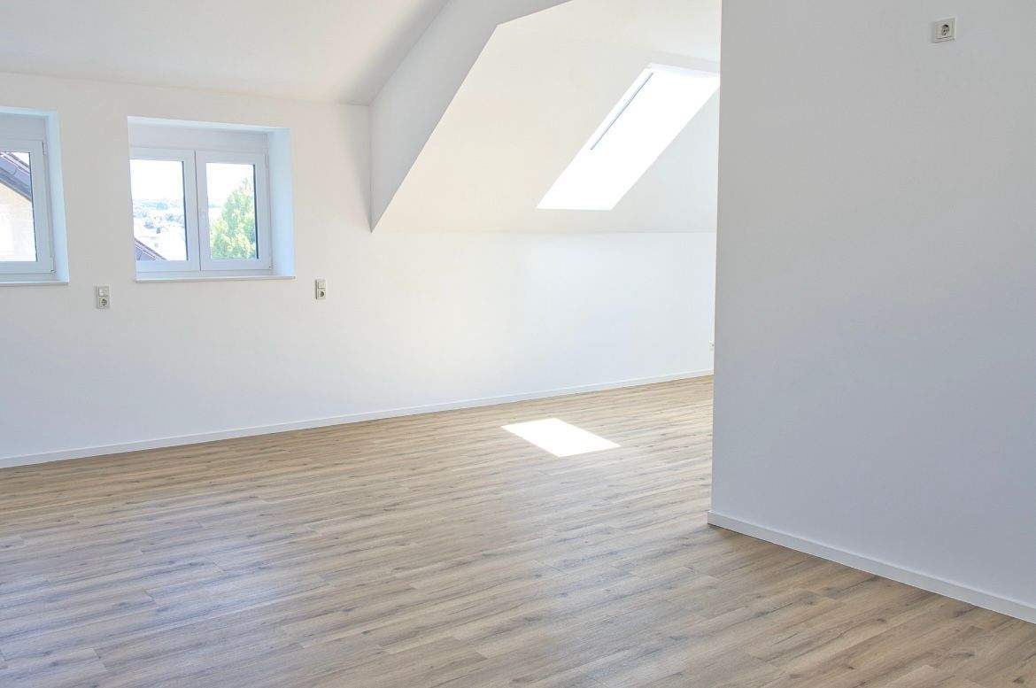 Immobilie in Künzell - Moderne Dachgeschosswohnung mit Hauscharakter in Engelhelms – lichtdurchflutet, großzügig & sofort bezugsfertig - Bild 1