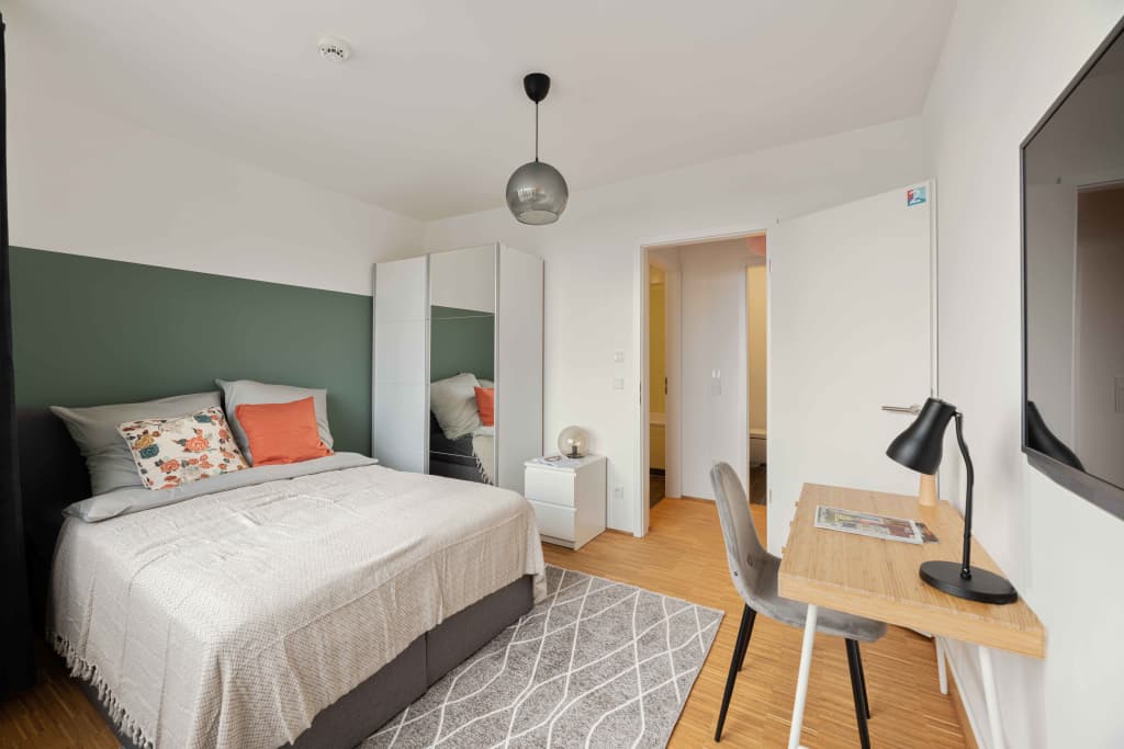 Wohnung zur Miete Wohnen auf Zeit 1.075 € 4 Zimmer 11,9 m²<br/>Wohnfläche 04.04.2025<br/>Verfügbarkeit Tübinger Straße 3e Land in Sonne München 80686