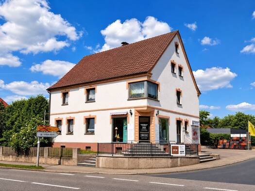 Einfamilienhaus zum Kauf provisionsfrei 290.000 € 9 Zimmer 225 m² 877 m² Grundstück Wiesenthaler Straße 1 Dermbach Dermbach 36466