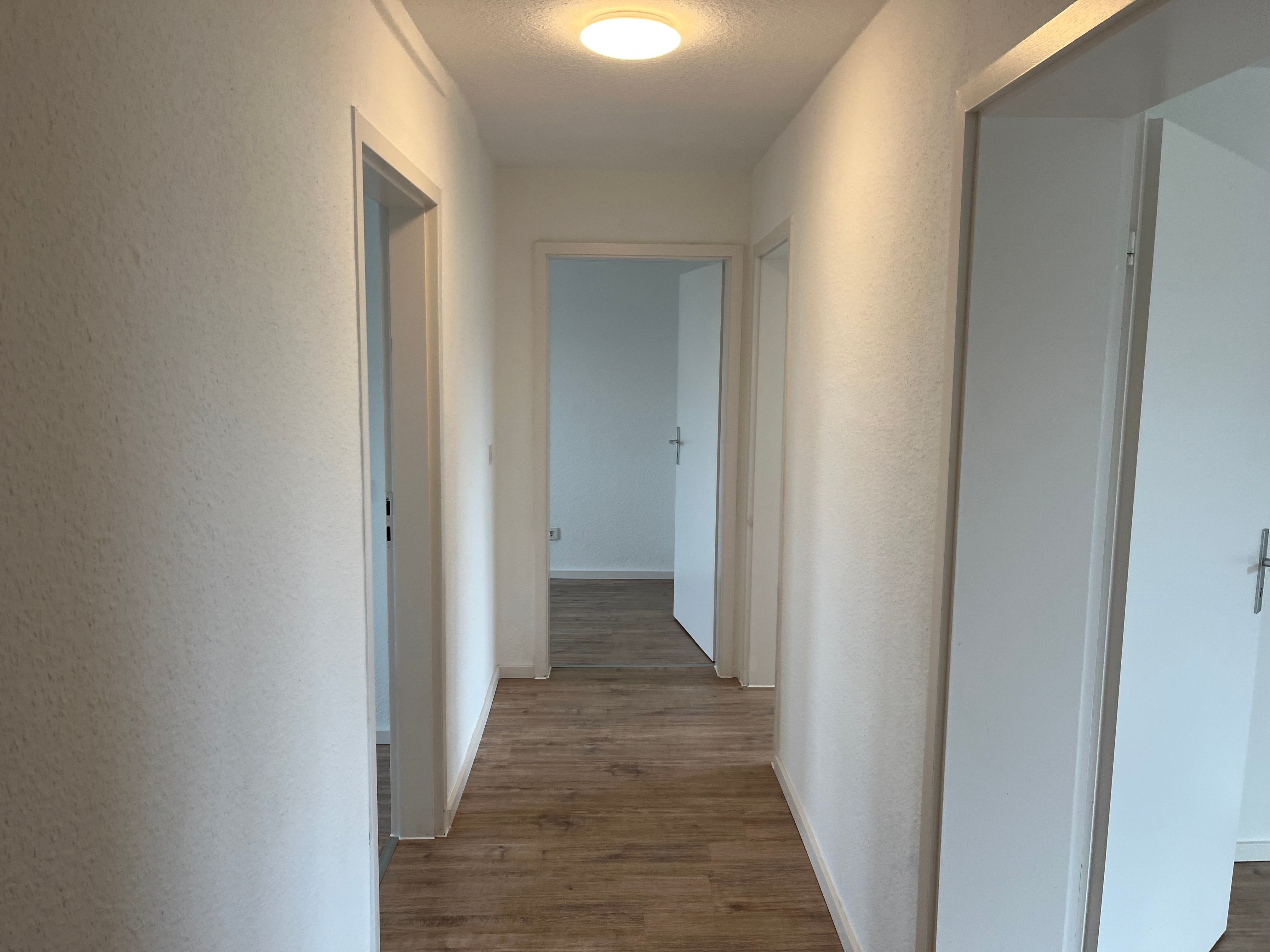 Wohnung zur Miete 489,38 € 3 Zimmer 68 m²<br/>Wohnfläche EG<br/>Geschoss ab sofort<br/>Verfügbarkeit Dürerplatz 3 Glockberg / Elzweg Helmstedt 38350