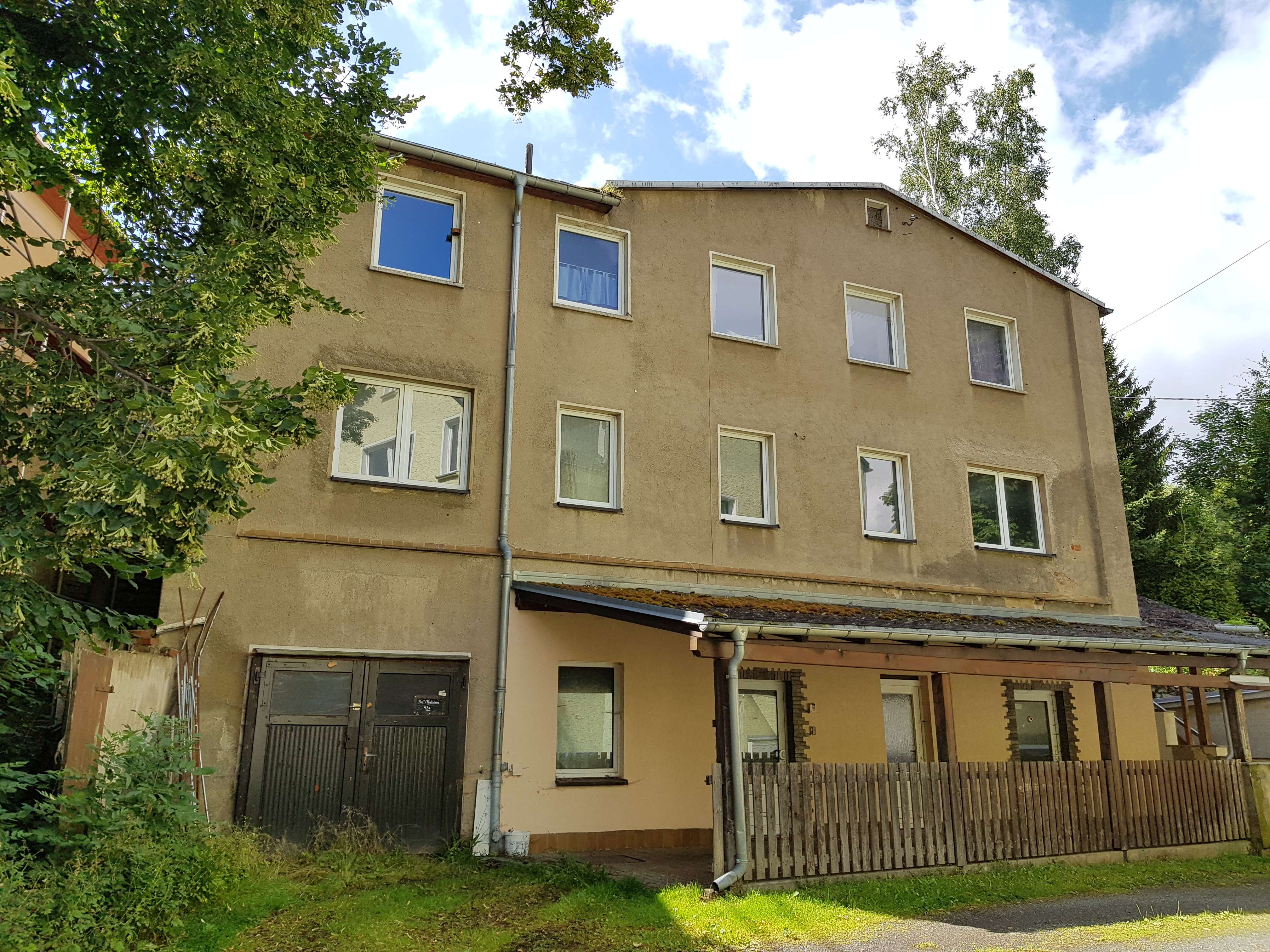 Mehrfamilienhaus zum Kauf 94.000 € 6 Zimmer 195 m²<br/>Wohnfläche 570 m²<br/>Grundstück Lauter Lauter-Bernsbach 08315