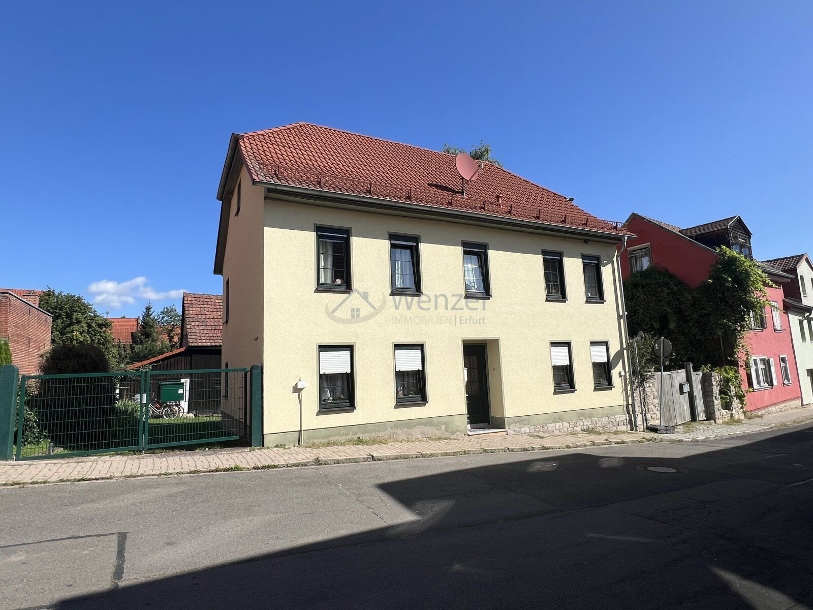 Mehrfamilienhaus zum Kauf 475.000 € 6 Zimmer 137 m²<br/>Wohnfläche 457 m²<br/>Grundstück Hochheim Erfurt 99094