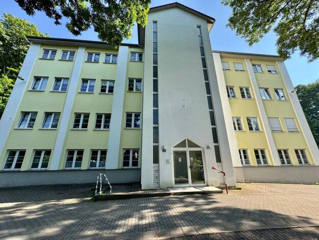 Wohnung zur Miete 540 € 2 Zimmer 90 m² EG frei ab 01.09.2025 Kleine Bahnhofstraße 15 a Zella-Mehlis 98544
