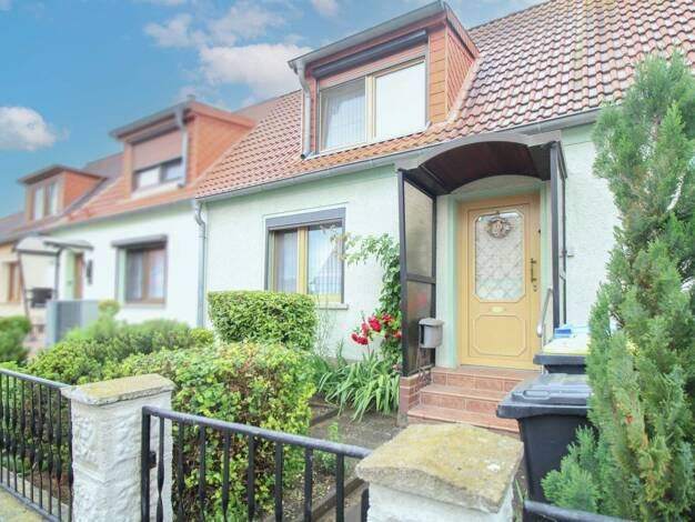 Reihenmittelhaus zum Kauf 75.000 € 3 Zimmer 80 m² 260 m² Grundstück Oschersleben 39387